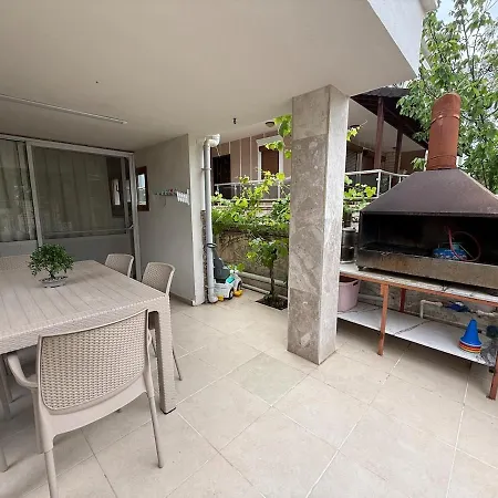Garden Flat Near Sarimsakli Vakantiehuis