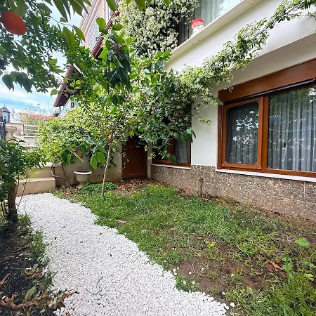 Vakantiehuis Garden Flat Near Sarimsakli