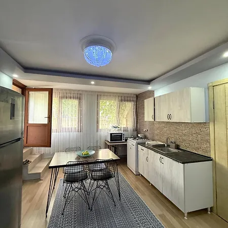 Vakantiehuis Garden Flat Near Sarimsakli Ayvalı