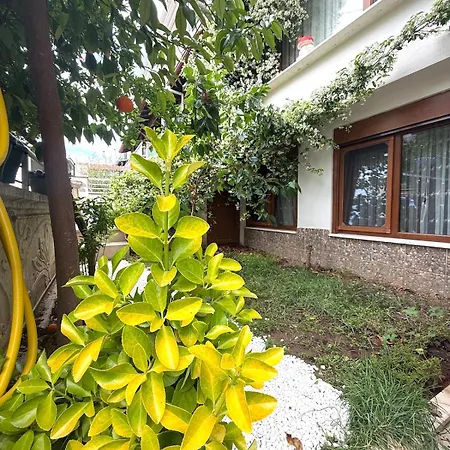 Garden Flat Near Sarimsakli Vakantiehuis